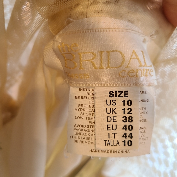 Gorgeous wedding dress -size 10 - Picture 11 of 14